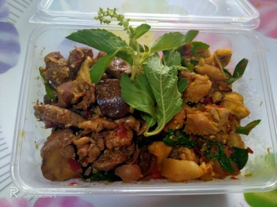 ไก่ใต้น้ำรวมเครื่องในไก่