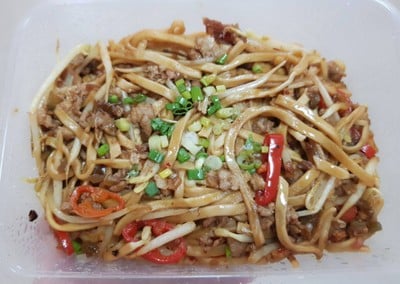 อีหมี่ผัดซอสเสฉวนหมูสับ