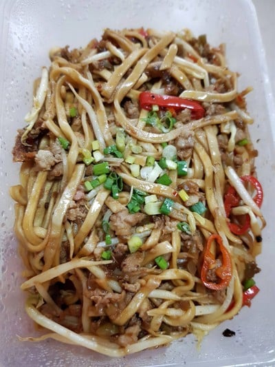 อีหมี่ผัดซอสเสฉวนหมูสับ