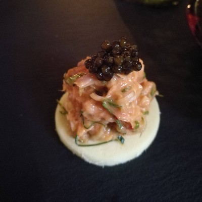 พล่าปลาสเตอร์เจี้ยนรมควันมะม่วงเบา