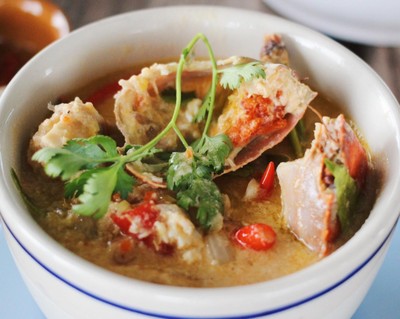 ปูทะเลไข่แกงคั่วใบชะคราม