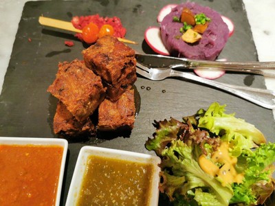 ขาหมูเต๋าทอดกรอบ