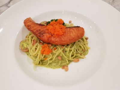 สปาเกตตี้ปลาแซลมอนซอสเพรสโต้