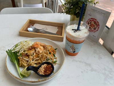 ผัดไทกุ้งสด