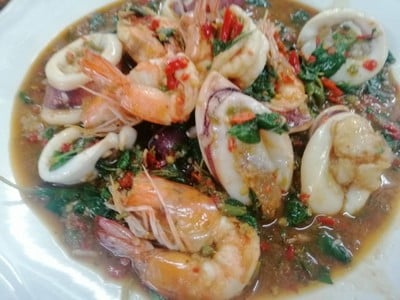 กระเพาะ​กุ้ง​ หมึก​ไข่​ 150​ บาท