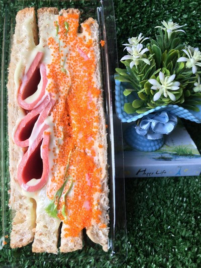 แซนวิชโบโลน่า+ปูอัดไข่กุ้ง
