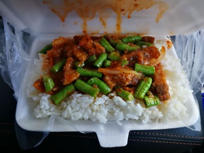 ข้าวพริกแกงหมูกรอบ