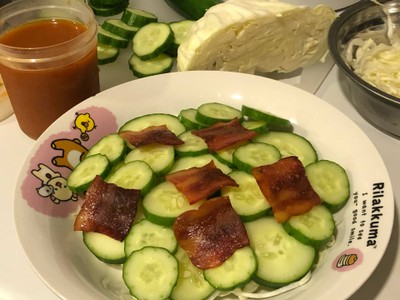วิธีทำ สลัดแตงกวาเบคอนไก่