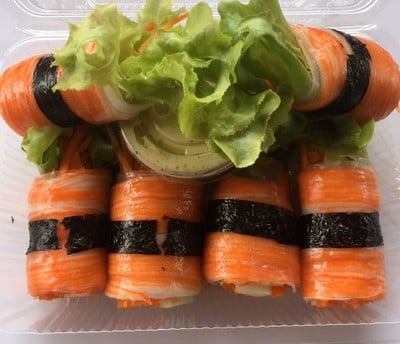 สลัดโรลปูอัดพันสาหร่าย