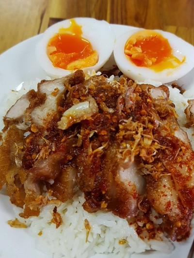 ข้าวหมูทอดจับกัง+ไข่เป็ดยางมะตูม