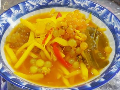 แกงเหลืองไข่ปลาริวกิวหน่อไม้ดอง