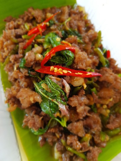 กระเพราเนื้อโคขุนบ่ม(กับข้าว)