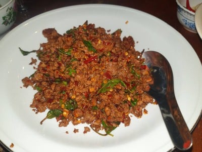 กระเพราเนื้อผัดแห้ง