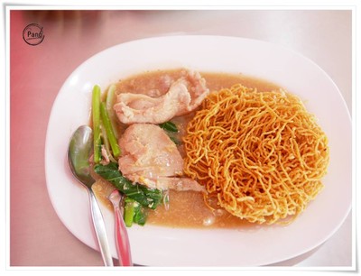 บะหมี่กรอบราดหน้า