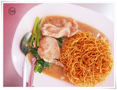 บะหมี่กรอบราดหน้า