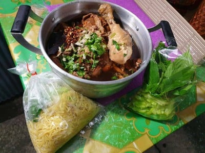 ลูกค้าประจำ เอาหม้อมาใส่ กินแบบจุกๆไปเลย