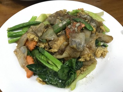 เส้นใหญ่ผัดซีอิ๊ว