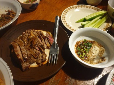 เนื้อย่างจิ้มแจ่ว