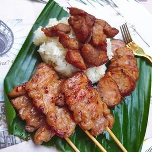 ข้าวเหนียวหมูทอดเค็ม CLOCKWORK @HOME สุขุมวิท81 ข้าวเหนียวหมูทอดเค็ม CLOCKWORK @HOME สุขุมวิท81