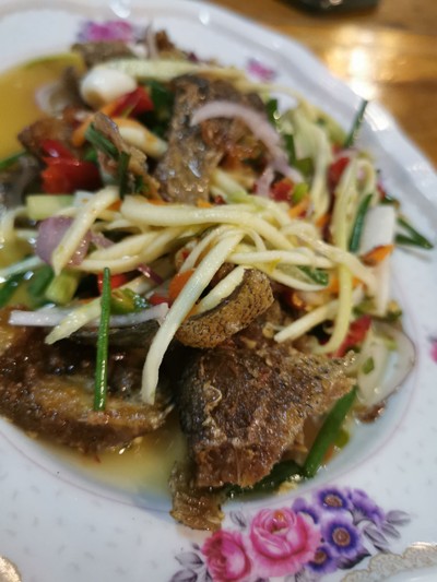 ยำปลาสลิด