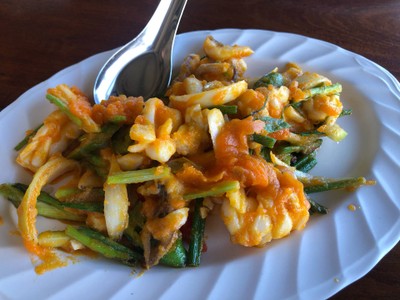 ปลาหมึกผัดไข่เค็ม