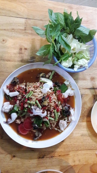 ตำมาม่าหมูยอ