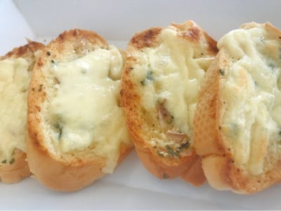 ขนมปังกระเทียม