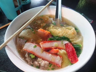 เกี๊ยวกุ้งหมูกรอบ พิเศษ