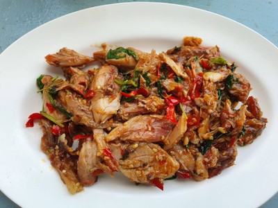 กระเพราขาหมู