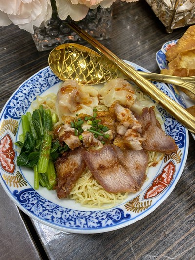เมนูของร้าน Summer Bangkok บะหมี่เกี๊ยวกุ้งจักรพรรดิ ถนนมหาพฤฒาราม