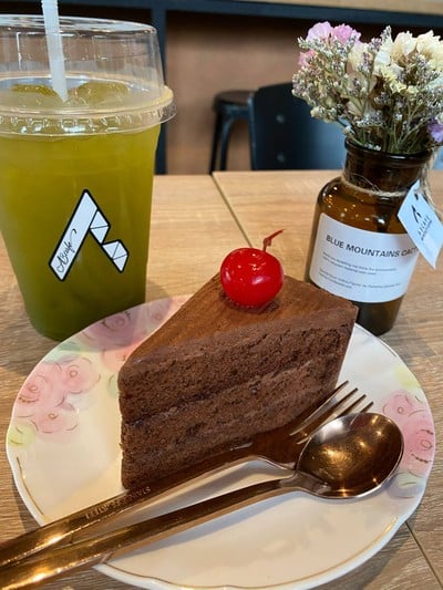 เอทรีคาเฟ่ ปอนด์ สเปเชียลตี้คอฟฟี่ อำเภอ ซ.3