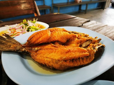 ปลากะพงทอดน้ำปลา