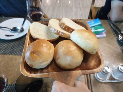 ขนมปัง