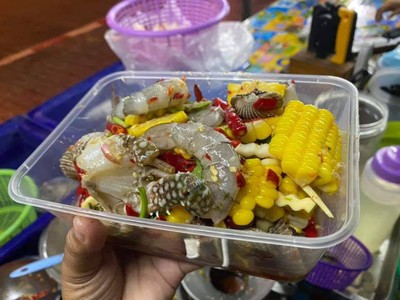 ยำหอยแครง+กุ้งสด