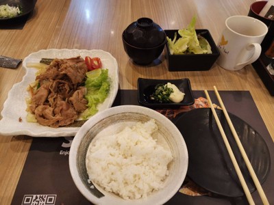 อาหาร หรือ เครื่องดื่ม