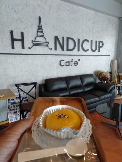 ขนมเปี๊ยไข่เค็มลาวา