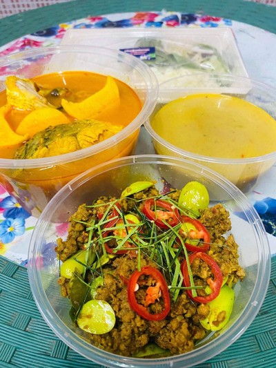 แกงส้มปลากะพงยอดมะพร้าวอ่อน