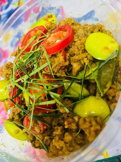 คั่วกลิ้งหมูสับสะตอ