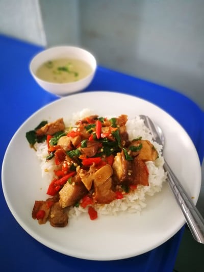 ข้าวกะเพราหมูกรอบ