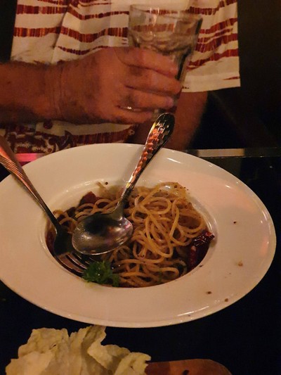 สปาเกตตี้กระเทียมเบคอน