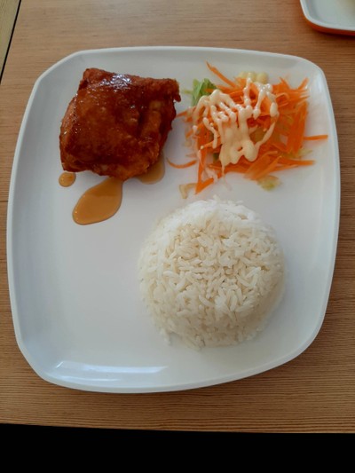 ชุดข้าวไก่กรอบซอสน้ำปลา