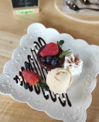 CHOCOLATE LAVA CAKE