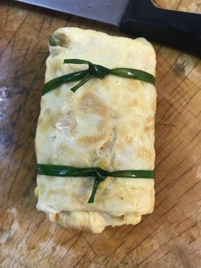 วิธีทำ ไข่ม้วนญี่ปุ่น ไส้สลัดข้าวโพดหวานและถั่ว วิธีทำ ไข่ม้วนญี่ปุ่น ไส้สลัดข้าวโพดหวานและถั่ว