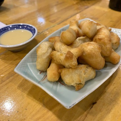 โก๋ทอดจิ้มนม