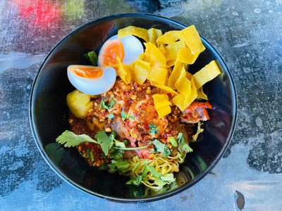 บะหมี่ต้มยำสามสหายไข่มะตูม