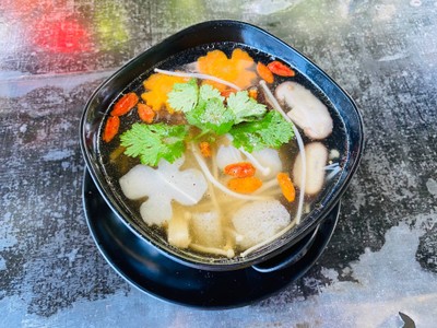 ซุปเยื่อไผ่ไก่ตุ๋นเห็ดหอม