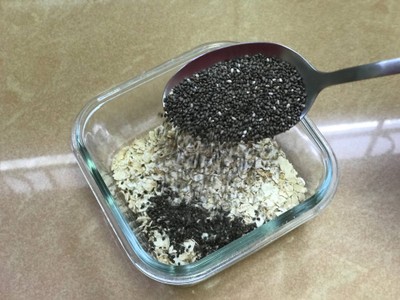 วิธีทำ Milky Chia Overnight Oats