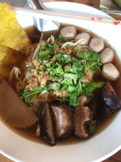 ก๋วยเตี๋ยวเส้นเล็กหมูตุ๋น