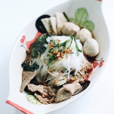 ก๋วยเตี๋ยวเรือตี๋น้อย (Tee Noi Boat Noodle) ก๋วยเตี๋ยวเรือตี๋น้อย (Tee Noi Boat Noodle)