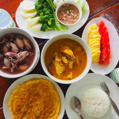 อาหารเซตพื้นบ้าน ราคาท่านละ 200 บาท